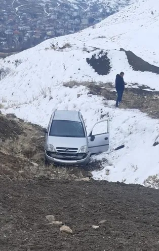 Kaza sonrası araçtan çıkamayan sürücü donarak öldü