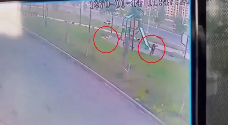 Diyarbakır'da 10 yaşındaki kız çocuğunu başıboş köpeğin saldırısından güvenlik görevlisi kurtardı (DHA)