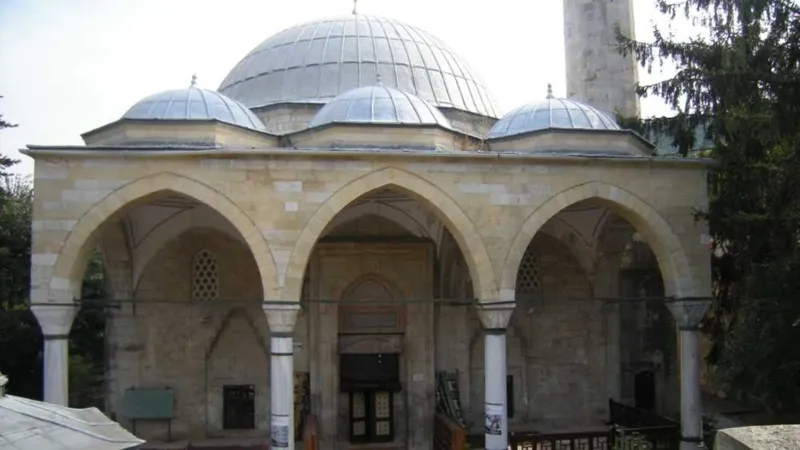 kubbesi-kursunla-kapli-508-yildir-ayakta-duran-camii-yillara-meydan-okuyor-1777733162386.jpg Kubbesi kurşunla kaplı: 508 yıldır ayakta duran camii yıllara meydan okuyor-3