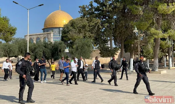 Siyonist işgalcilerden İsrail polisi eşliğinde Mescid-i Aksa'ya alçak baskın - 4