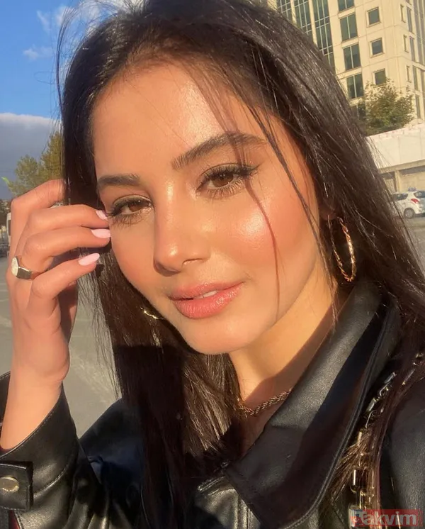 Babası 47 yaşında kan kanserinden hayatını kaybetmişti! Genç oyuncu Helin Kandemir'in babasının tabutu başında gözyaşlarına hakim olamadı - 17