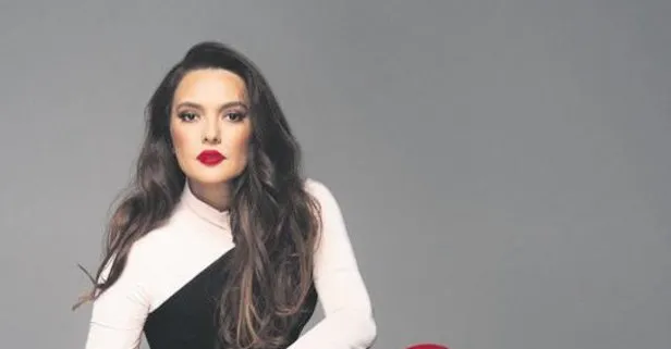 Popun kraliçesi Demet Akalın, yeni albümü ’Ateş’le zirveye yerleşti