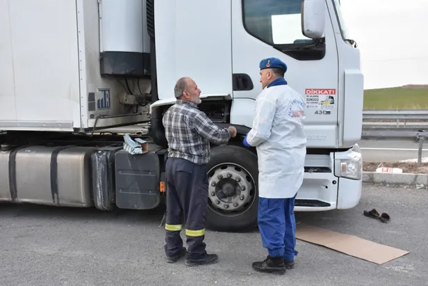 Feci olay! Arızayı gidermek için TIR'ın altına girdi ve...-2