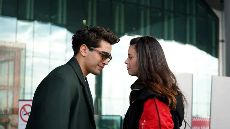 yali-capkinini-sah-mat-edecek-ayrilik-hikaye-komple-degisiyor-1711633035297.jpg Yalı Çapkını'nı şah mat edecek ayrılık! Hikaye komple değişiyor-6