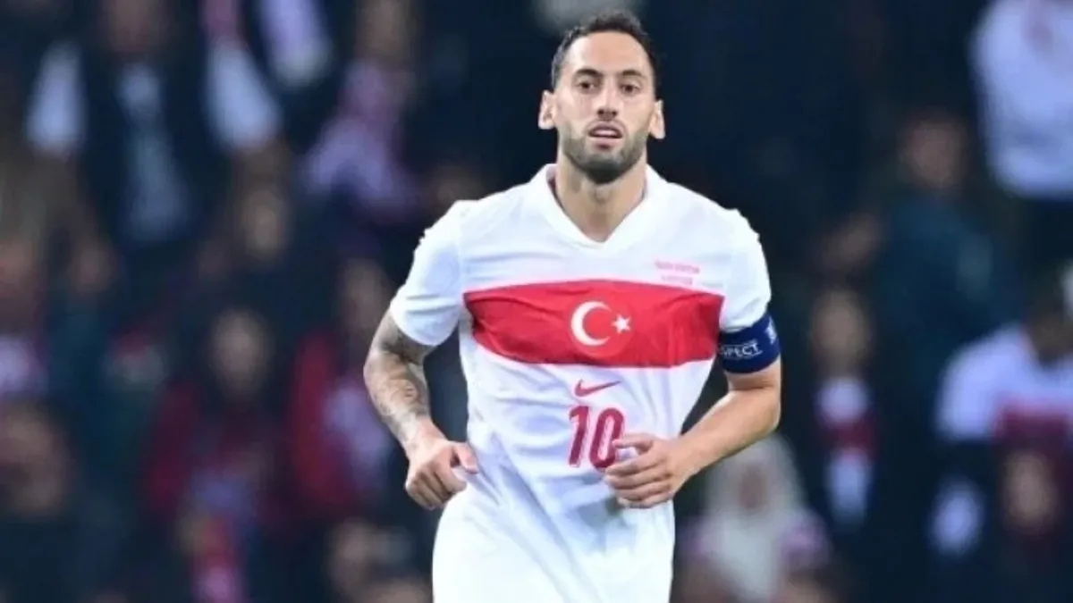 Hakan Çalhanoğlu Bülent Korkmaz'ı geçti