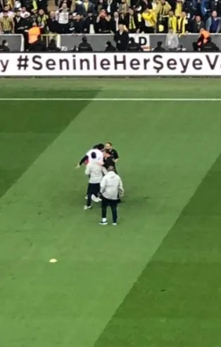 Kadıköy'de derbi öncesi saha karıştı!