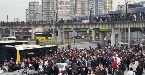 Klasik CHP İstanbul’u! Yenikapı-Atatürk Havalimanı metrosu arızalandı vatandaş otobüs duraklarına akın etti! Ekrem İmamoğlu’na isyan var!
