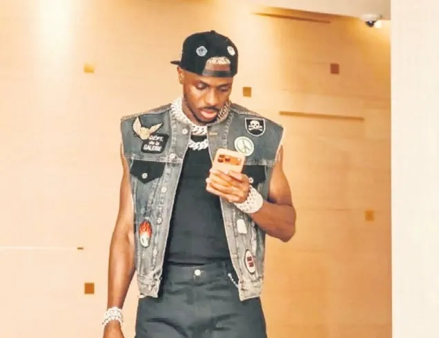 VO9 ve GOAT kelimelerini simgeliyor