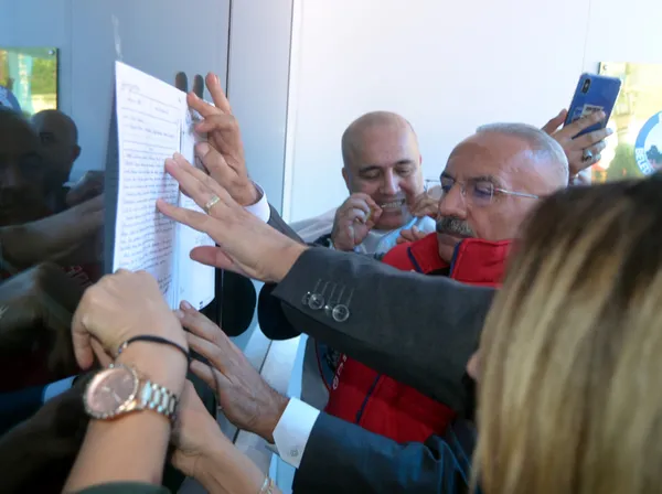 son-dakika-chpli-avcilar-belediyesinde-grev-karari-asildi-toplu-is-sozlesmesi-gorusmelerinde-sonuc-cikmadi-1664272231023.jpg SON DAKİKA: CHP'li Avcılar Belediyesi'nde grev kararı asıldı! Toplu iş sözleşmesi görüşmelerinde sonuç çıkmadı-6