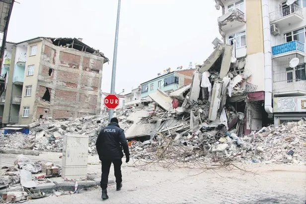 Fırsatçılar Elazığ'da kiraya fahiş zam yaptı, şehit ailesi ise devletin verdiği evi depremzedeye bağışladı!-5