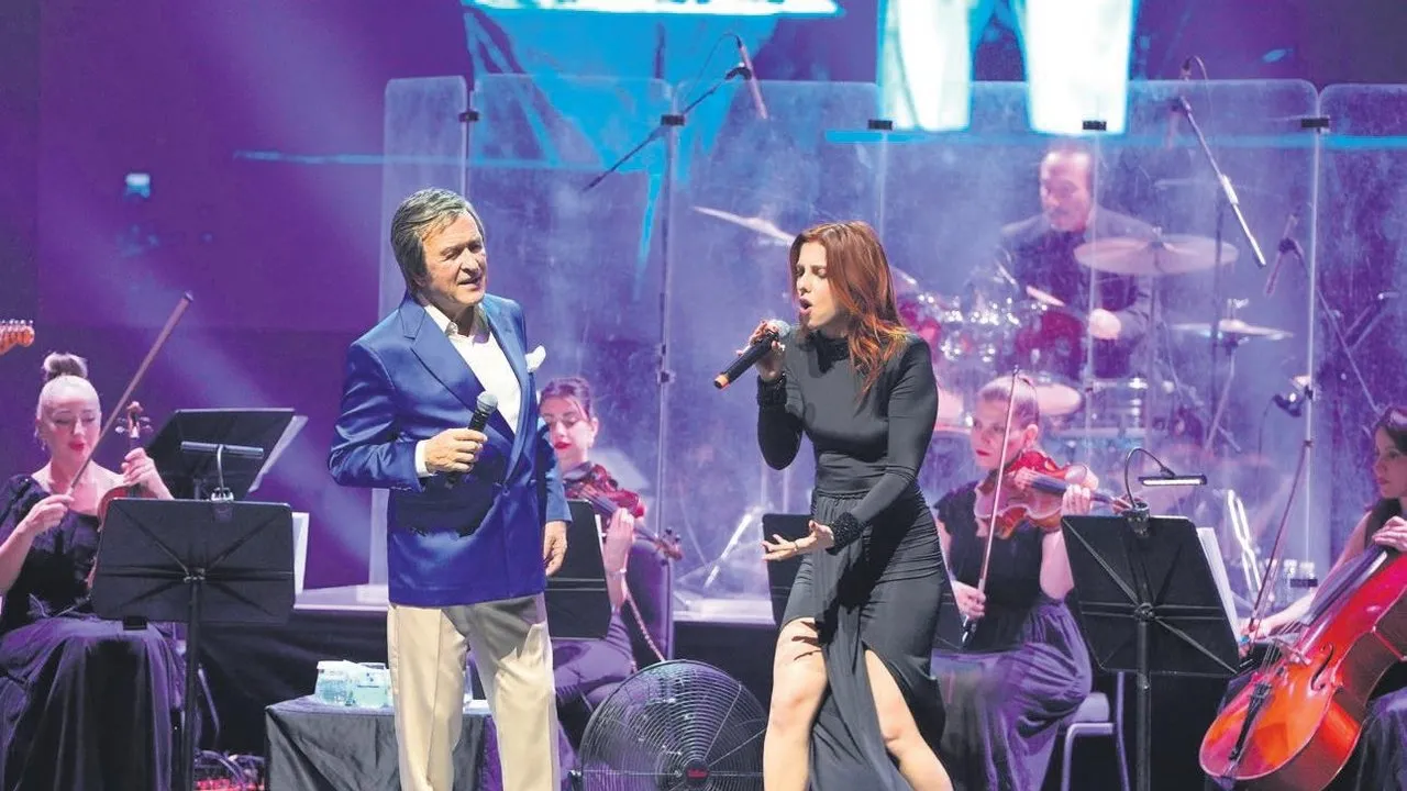 Muhteşem düet: Erol Evgin ile Selin Bir de Bana Soru seslendirdi!