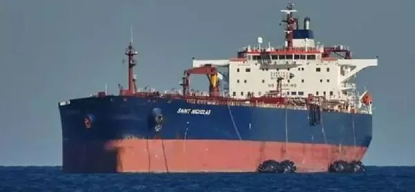 1704981447077.jpeg Tüpraş duyurdu | 140 bin ton ham petrol taşıyan gemi ile iletişim kesildi! Gemide Türk mürettebat var mı? Son durum ne?-2