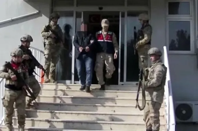 Son dakika: Diyarbakır'da PKK'lı teröristlere ilaç gönderen muhtar tutuklandı