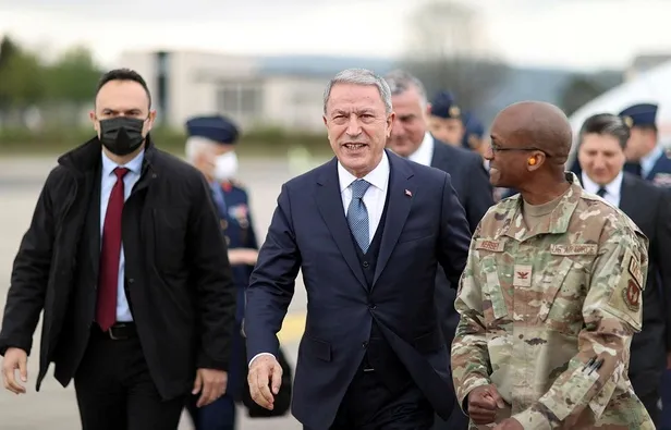 Son dakika: Bakan Akar, Ramstein Hava Üssü’nde! NATO üyesi Savunma Bakanları Ukrayna gündemiyle toplandı-2