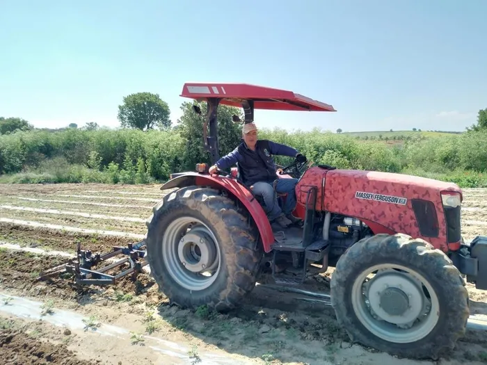 Manisa’da esrarengiz cinayet: Traktörünün yanında tüfekle vurulmuş halde bulundu-3
