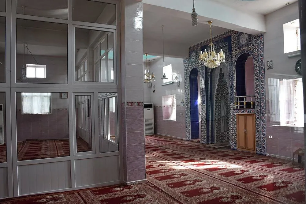 Teröristlerin zarar verdiği camileri kayyum onardı-2