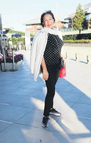 Sosyetik iş kadını Ahu Aysal'dan yeni yıl mesajı