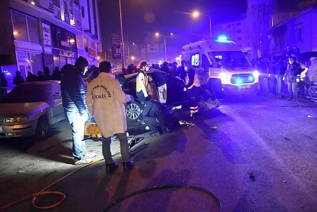 Kars'ta gece yarısı korkunç kaza! Bahçe duvarına çarpan otomobildeki 4 kişi öldü, 1 çocuk ağır yaralandı-3