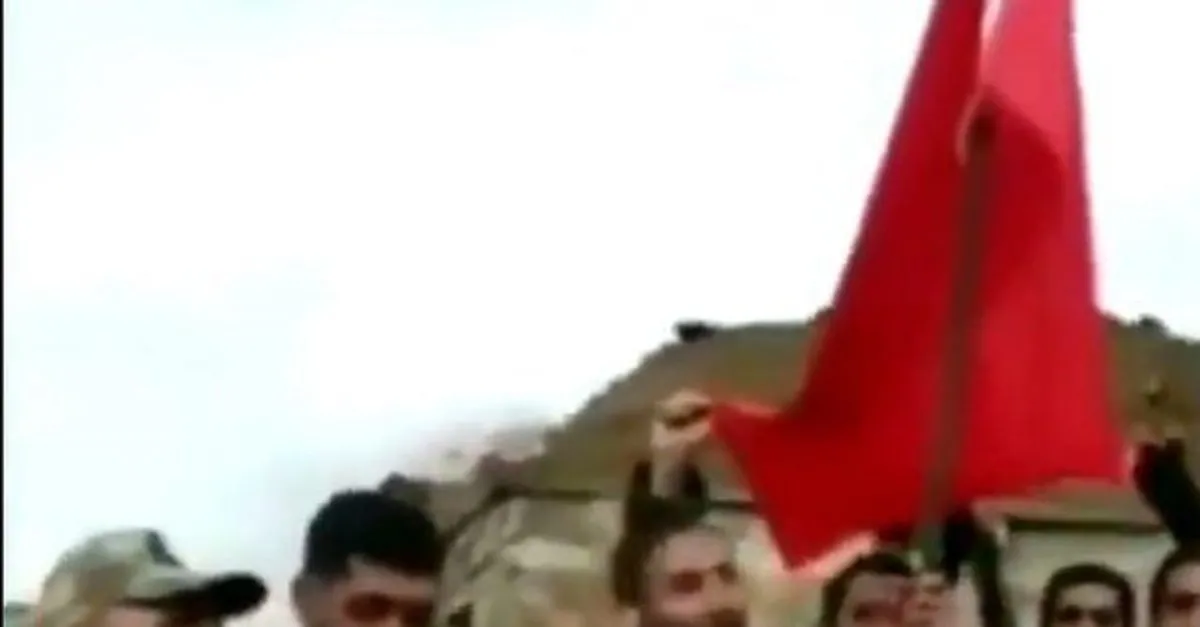 Azerbaycan Ordusu Turk Bayragini Daglik Karabag A Dikti Takvim