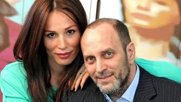 adnan-aksoydan-bosanmak-uzere-olan-guzide-duran-paylasimlarla-esini-bombaladi-kendisine-yeteri-kadar-1646594704452.jpeg Adnan Aksoy’dan boşanmak üzere olan Güzide Duran paylaşımlarla eşini bombaladı! "Kendisine yeteri kadar..."-3