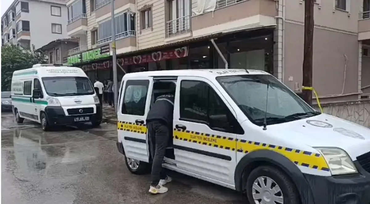 corumda-cinayet-karisini-calistigi-markette-oldurdu-1789561742247.jpeg Çorum'da cinayet: Karısını çalıştığı markette öldürdü-3