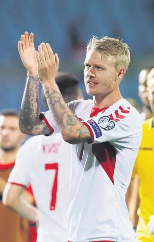 Sımon Kjaer kapışması