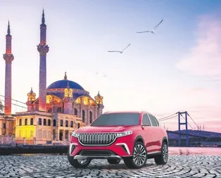 İbrahim Tatlıses, Alişan, Burak Özçivit ve diğer ünlülerden yerli ve milli otomobile tam not! Ön satış için sıraya girdiler...