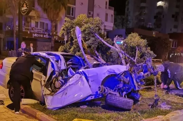 Antalya'da korkunç kaza! Genç sürücü hayatını kaybetti