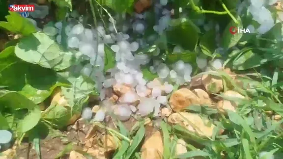 Mersin'de şiddetli dolu yağışı etkili oldu