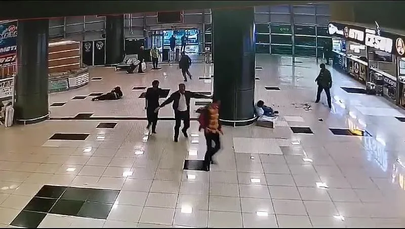 Ortalık savaş alanına döndü! Şanlıurfa'da otogarda silahlı çatışma: Ölenlerin sayısı 2'ye yükseldi-3