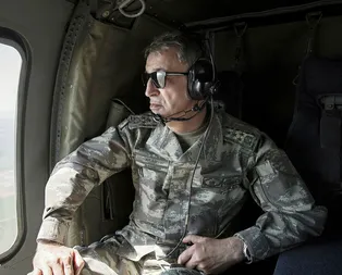 Komutanlar Suriye sınırında