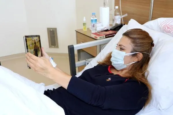 Hamileyken koronavirüse yakalanan anne bebeğini ilk kez tabletten izledi: İki kere ölümden döndüm-3