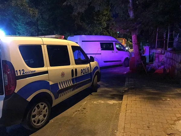 kayseride-telefonla-konusurken-3-kattan-dusen-emekli-ogretmen-oldu-1596827879137.jpg Kayseri'de telefonla konuşurken 3. kattan düşen emekli öğretmen öldü-2