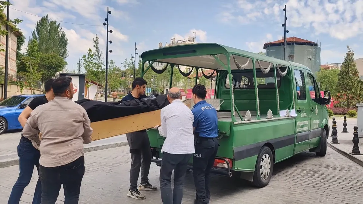 fatihte-otel-yangini-1-kisi-hayatini-kaybetti-1779791823248.jpeg Fatih Topkapı'da otel yangını: 1 kişi hayatını kaybetti-3