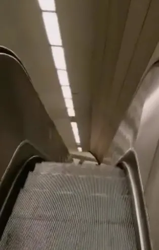 Vezneciler metro istasyonundaki yürüyen merdivenler "tasarruf" adı altında durduruldu mu? Sosyal medyada dikkat çeken görüntü