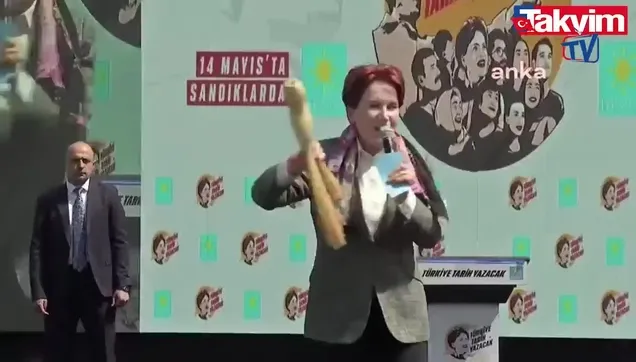 Meral Akşener'in süpürge rezaletine sosyal medyadan tepki: "Dünyaya gelmiş geçmiş en edepsiz siyasetçi!"