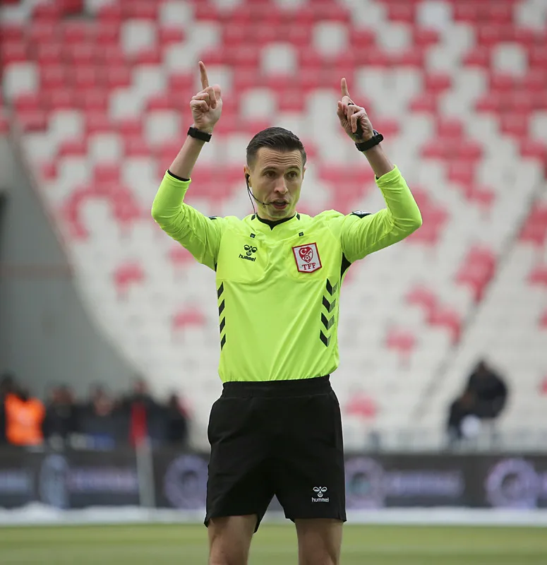 Galatasaray Kayserispor'u ağırlıyor! Buruk'tan sürpriz tercih - 1