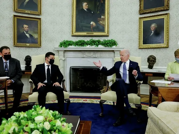 abdden-ukrayna-lideri-vladimir-zelenskiye-guvenlik-icin-lvive-git-onerisi-1645491538756.jpg ABD'den Ukrayna lideri Vladimir Zelenskiy'e 'güvenlik için Lviv'e git' önerisi!-3