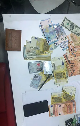 İzmir'de akılalmaz olay! Sahte parayla alışveriş yapmak isterken polise yakalandılar