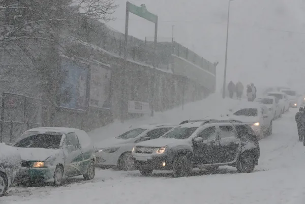 son-dakika-istanbulda-uyari-ustune-uyari-beylikduzu-buyukcelmece-arasi-e-5-trafige-kapandi-yogun-kar-yagisi-ge-1643031153921.jpg Son dakika: İstanbul'da uyarı üstüne uyarı! E-5 trafiğe kapandı! THY açıkladı: Uçuşlar durdu! Otogardan çıkışlar yasak... İşte son durum-14