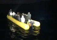 Çanakkale açıklarında 77 düzensiz göçmen yakalandı