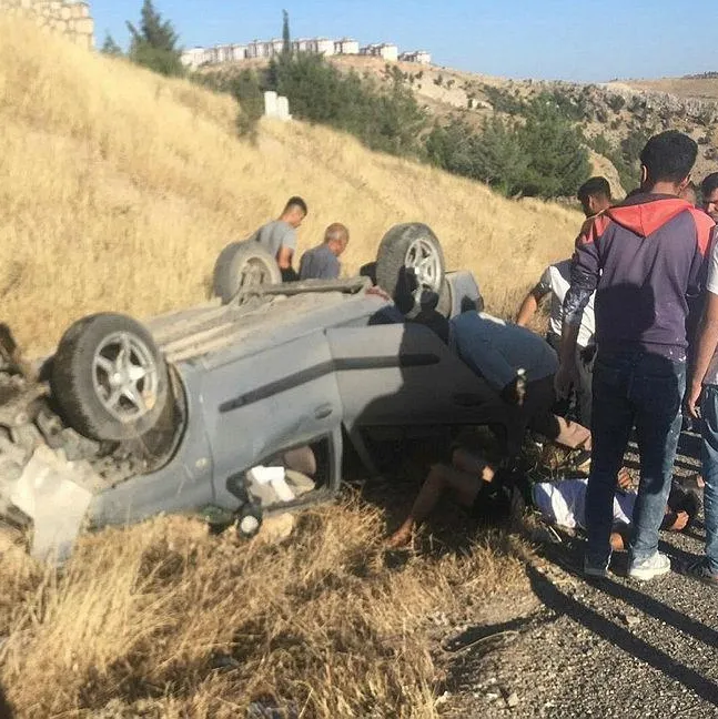 Otomobil şarampole yuvarlandı