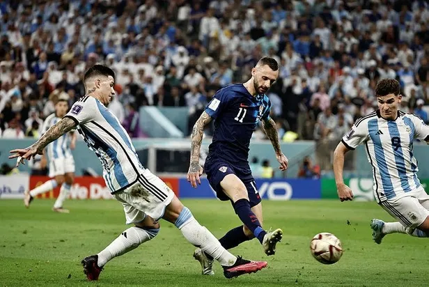 arjantin-hirvatistan-canli-anlatim-izle-1670963862816.jpeg Messi rekor kırdı! Arjantin-Hırvatistan'ı 3-0 yenerek final biletini alan ilk takım oldu-8