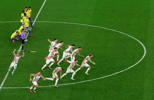 2022 Dünya Kupası çeyrek final maçında Hırvatistan, Brezilya'yı penaltı atışlarında eleyerek yarı finale yükseldi-8