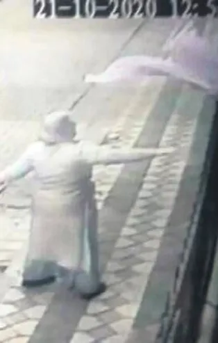 Türk bayrağına çirkin saldırı