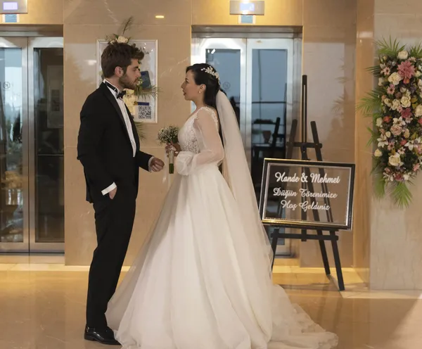 atvnin-yeni-dizisi-vermem-seni-ellerenin-ilk-bolumune-dair-detaylar-ortaya-cikti-ele-avuca-sigmayan-mehmet-ile-1686935824585.jpg ATV’nin yeni dizisi Vermem Seni Ellere’nin ilk bölümüne dair detaylar ortaya çıktı! Ele avuca sığmayan Mehmet ile inatçı Zeliş’in hikayesi…-4