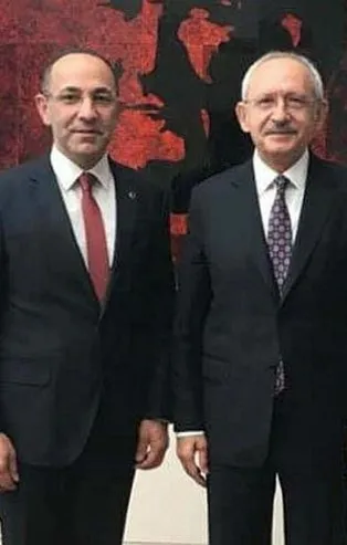 CHP'li Urla Belediyesi eski Başkanı Burak Oğuz, FETÖ elebaşının elini öpmeye gitmiş!