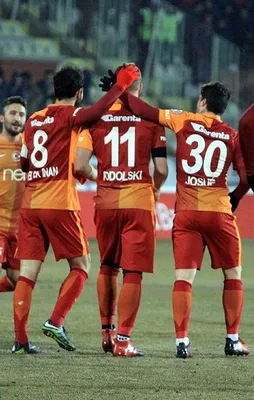 G.Saray tur kapısını araladı