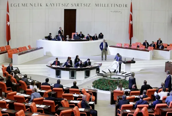 CHP'li Tanrıkulu'ndan Meclis'te kürsü şov-2