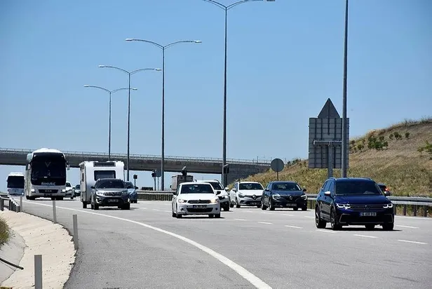 Tatilcilerin dönüş yolculuğu! Anadolu Otoyolu'nun Sakarya geçişinde trafik yoğunluğu yaşanıyor-4